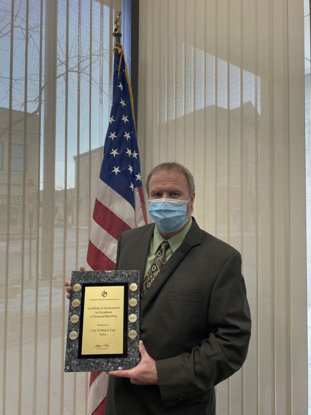 Kevin Jacobson receiving award